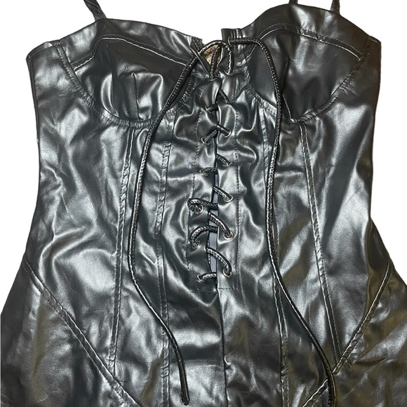 GOTHIC LACE UP MINI DRESS - Picture 5 of 8